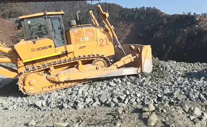 矿山施工利器——徐工D360推土机