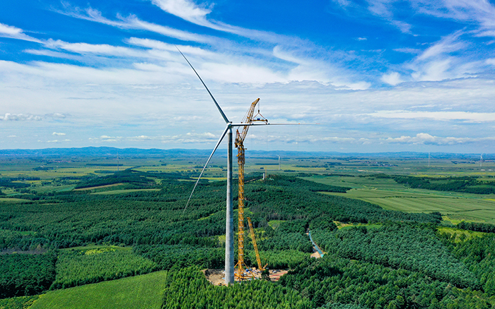全球最高最大风电动臂塔机，首秀告捷！