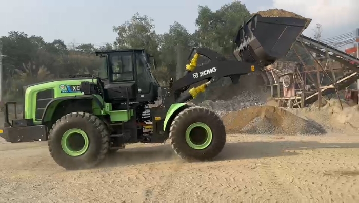 徐工纯电动装载机助力越南砂石料场，开启绿色施工新纪元