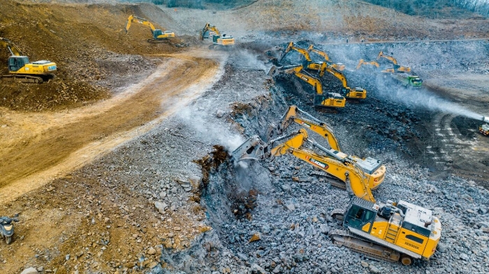 徐工金打出组合拳，硬岩场平施工效率倍增